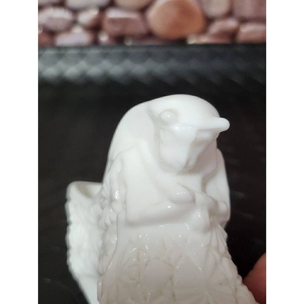 Fenton White Milk Glass Daisy and Button Cat-Head Shoe - Picture 3 of 9